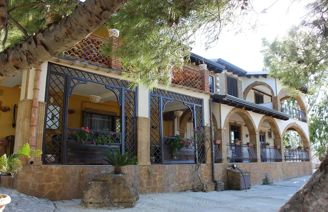 Agriturismo Reggia Saracena-1